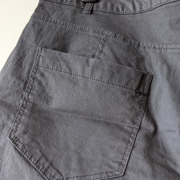 High-waisted Button-up Shorts - Picture 4 of 5